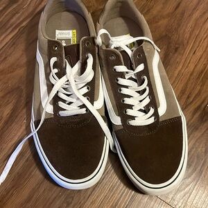 Brand new vans old skool size 9 men’s in brown suede with ortholite soles.